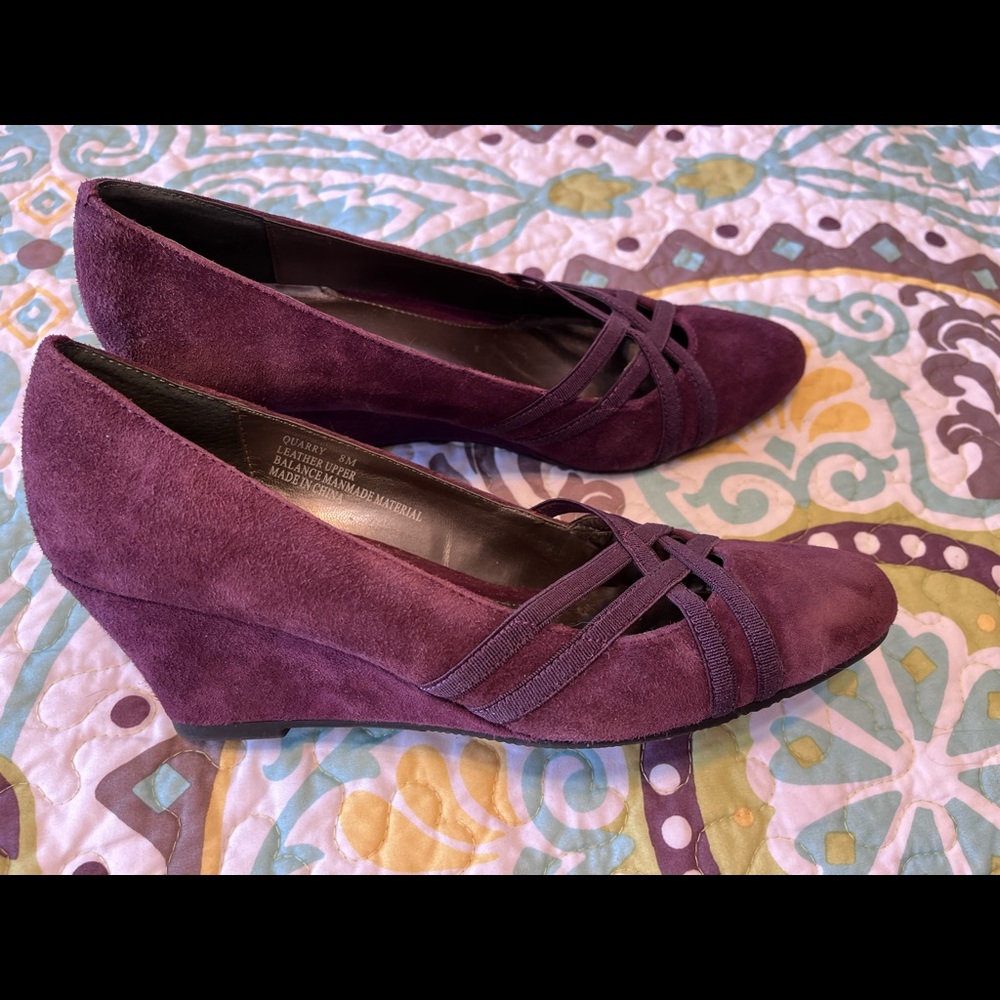 Markon plum wedge size 8
